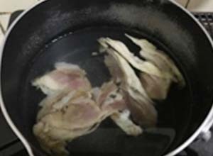 写真：山形の肉そばの作り方